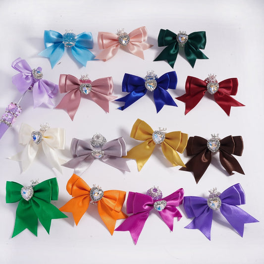 Assorted colorful hair bows with decorative centers on a light gray background, width 65mm.

