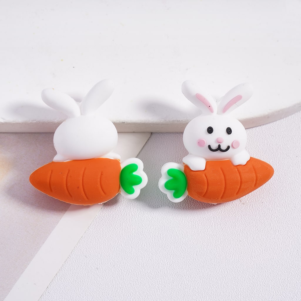 3D Smiling Bunny on Carrot Food‑Grade Craft Accessory Silicone Focal Bead