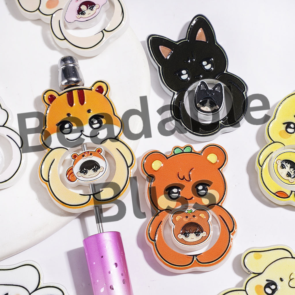 Acrylic Beads Hollowed Cartoon Animal and Korea Boy Group Avatar, Random Mix (1 Set=2 Pieces)