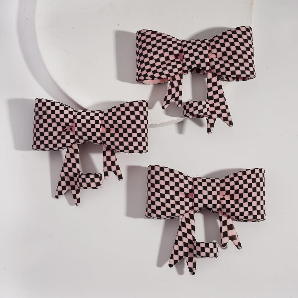 Food‑Grade Silicone Bowtie Straw Topper with Pale Pink & Black Checkered Pattern