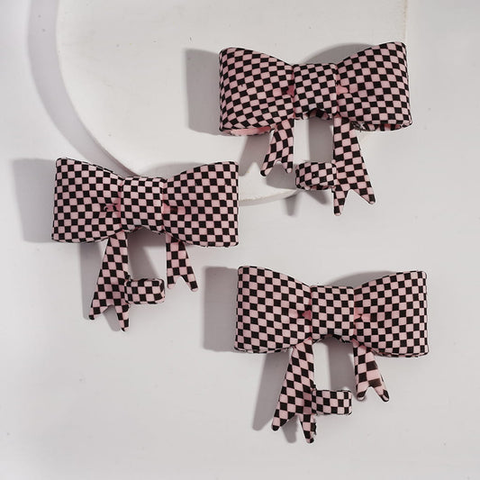 Food‑Grade Silicone Bowtie Straw Topper with Pale Pink & Black Checkered Pattern
