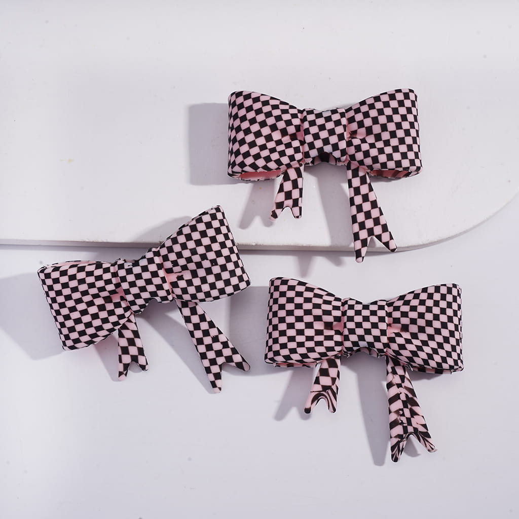 Food‑Grade Pink & Black Checkered Bowtie Silicone Straw Topper