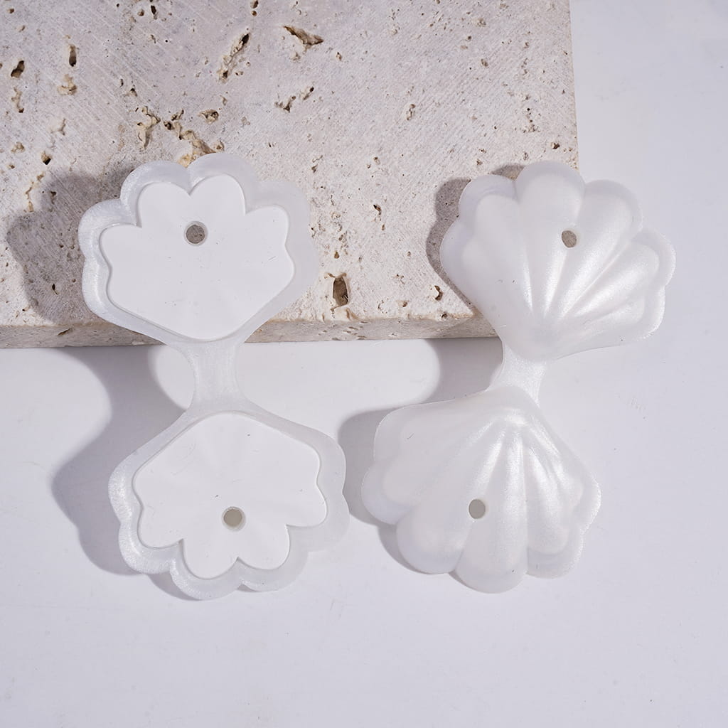3D Sea Shell in Assorted Colors Silicone Focal Beads