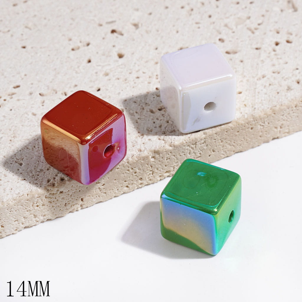 UV-Coated Cube Acrylic Beads, Christmas Style, Red Green and White 14MM, Random Mix