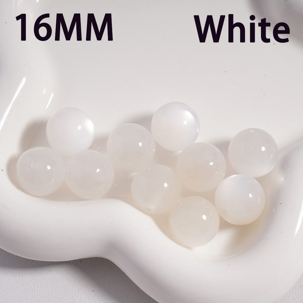 White pearls on a white dish with '16MM' and 'White' text.

