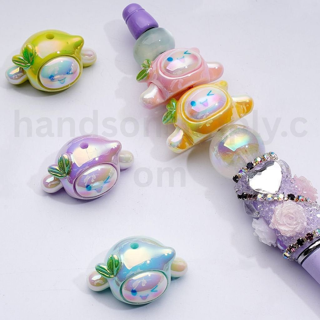 UV Coated Acrylic Beads of Cute Cinnamonrol Sanri Holding Green Leaf Size 26*18*14MM Random Mix