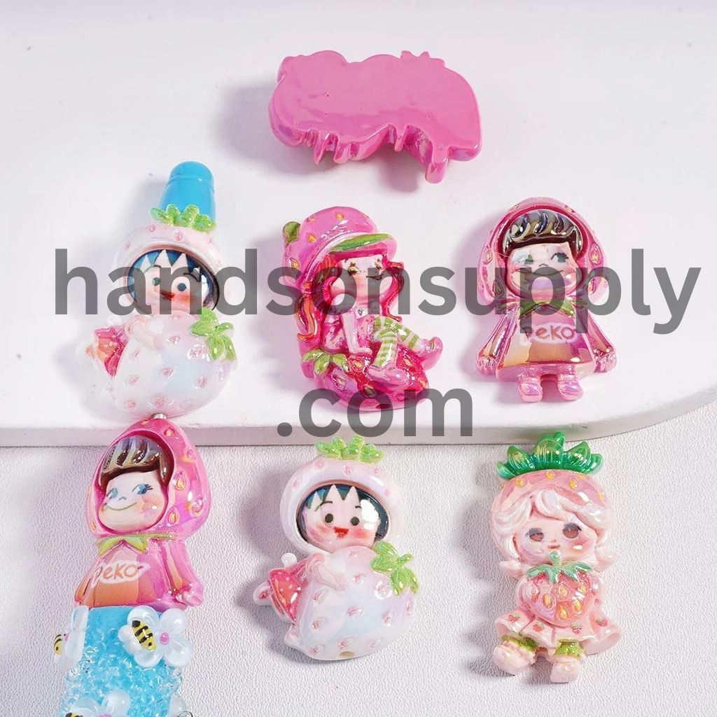 UV Coating Cute Maruko Baby with Berry Girl Costume Series Acrylic Beads, Random Mix