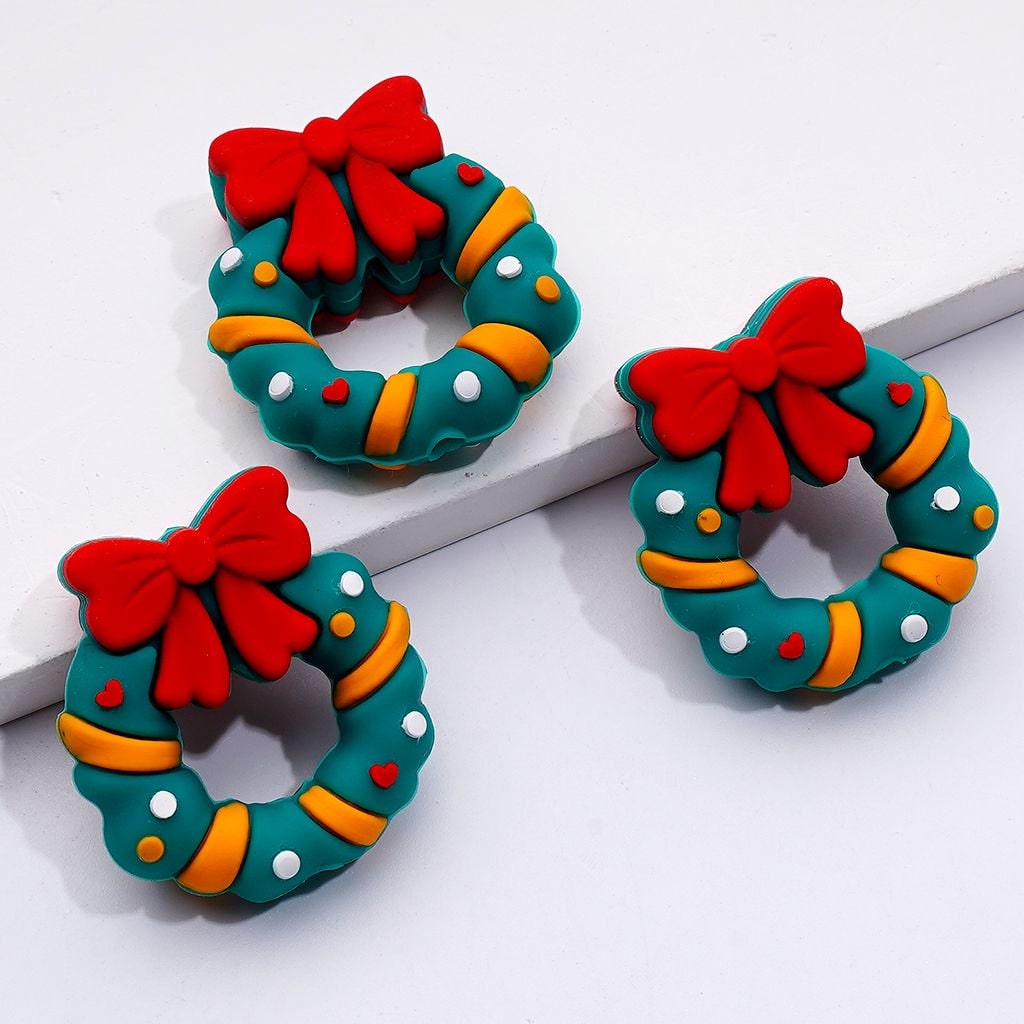 3D Mini Cute Vivid Christmas Wreath with Red Bowknot Colorfu3D Festive Christmas Wreath Silicone Beads – Vivid Bowknot & Colorful Dotsl Dots Silicone Focal Beads