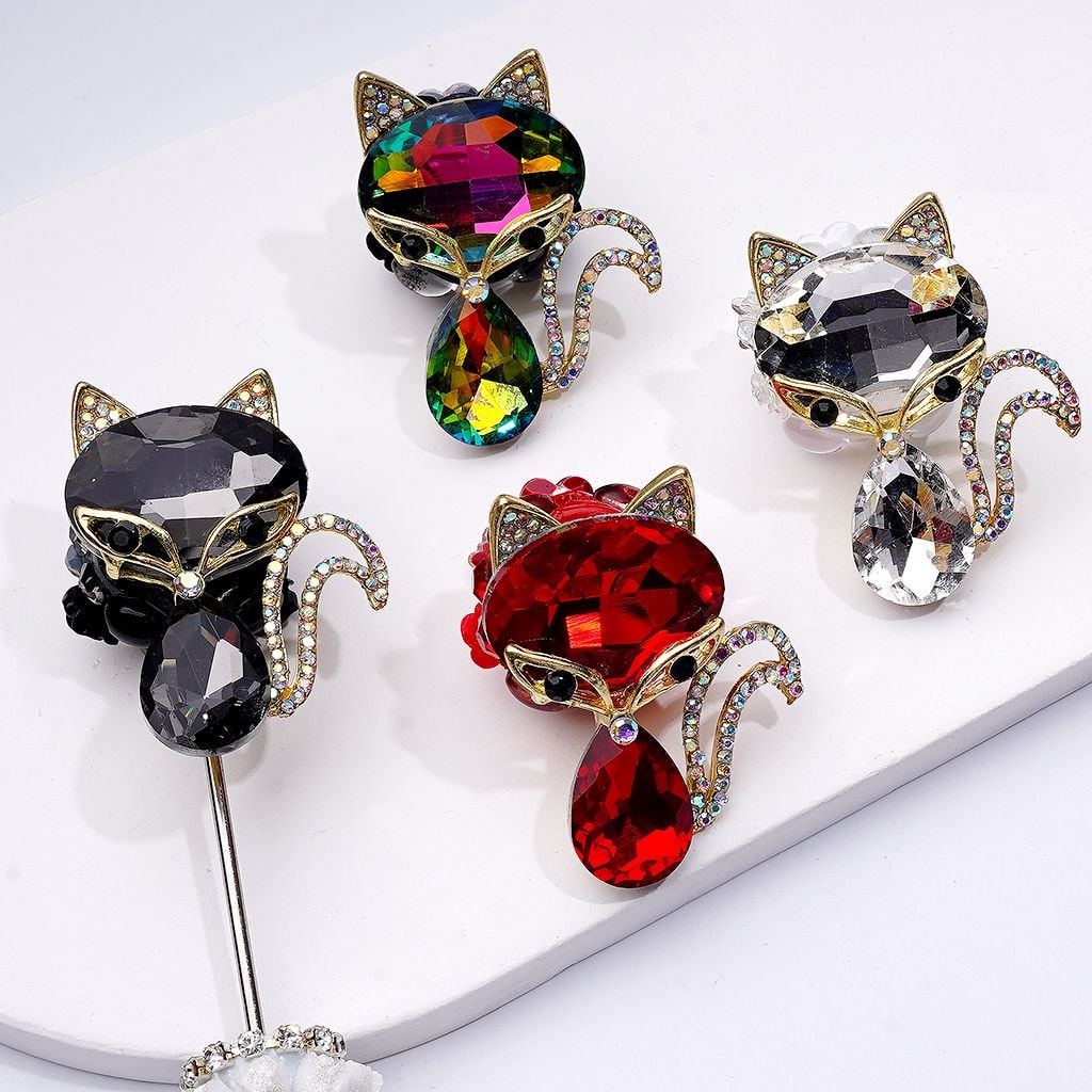 Elegant Gold Alloy Fox Charm with Sparkling Rhinestones, White Pearls & Decorative Clay Beads – Flowers, Butterflies, Snowflakes & Hearts 46*32*26MM