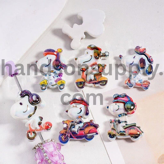 UV Coating Cool Dog on the Scooter in Different Designs, Flat Back Acrylic Beads Random Mix