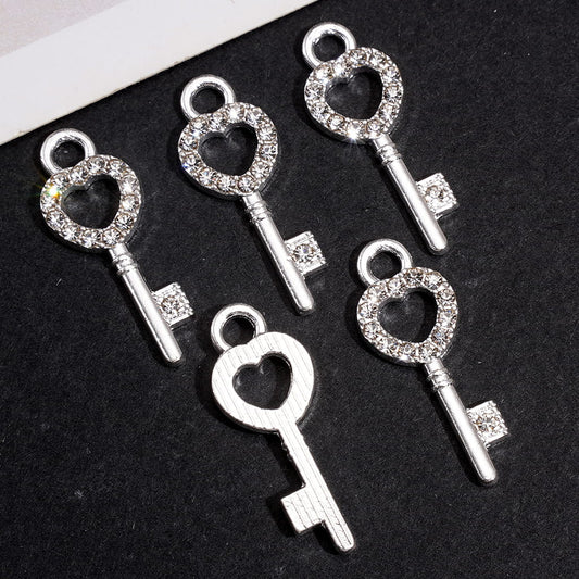 Elegant Heart-Shaped Key Design with Sparkling Clear Rhinestone Alloy Charms Pendant, Jewelry Accessories