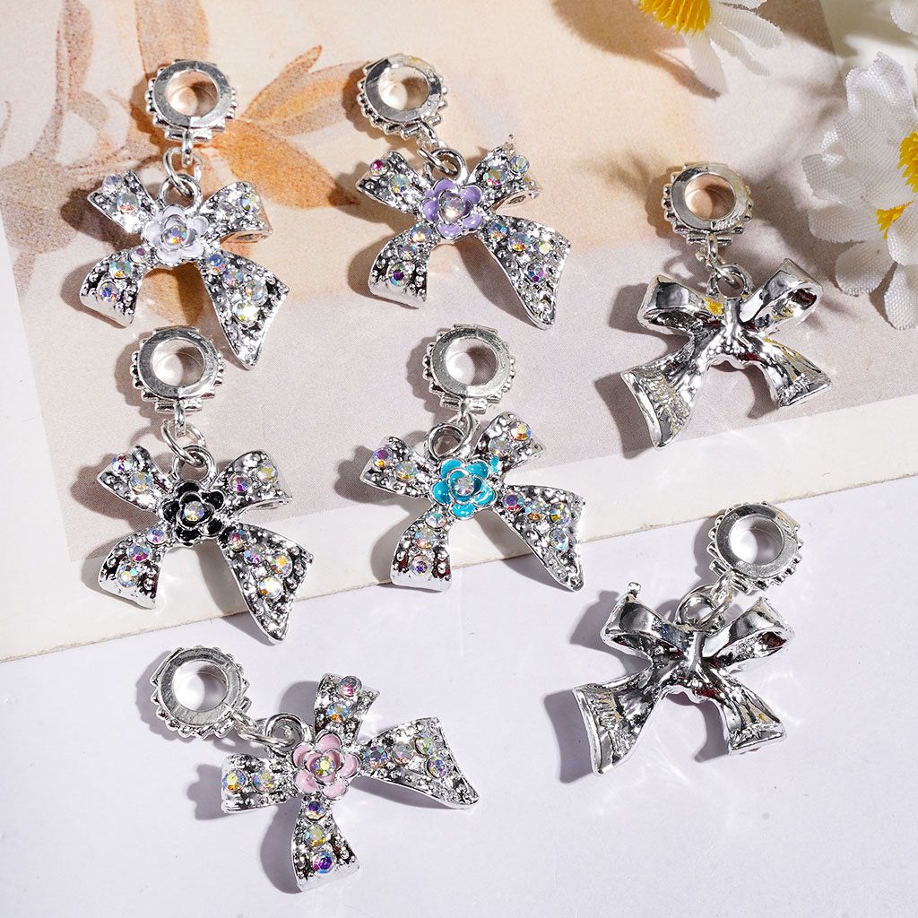 Alloy Bail Loop Beads with Hanging Charm Pendants Bowtie with Mini Flower and AB Rhinestone, Jewelry Accessories, Multi-Color Random Mix